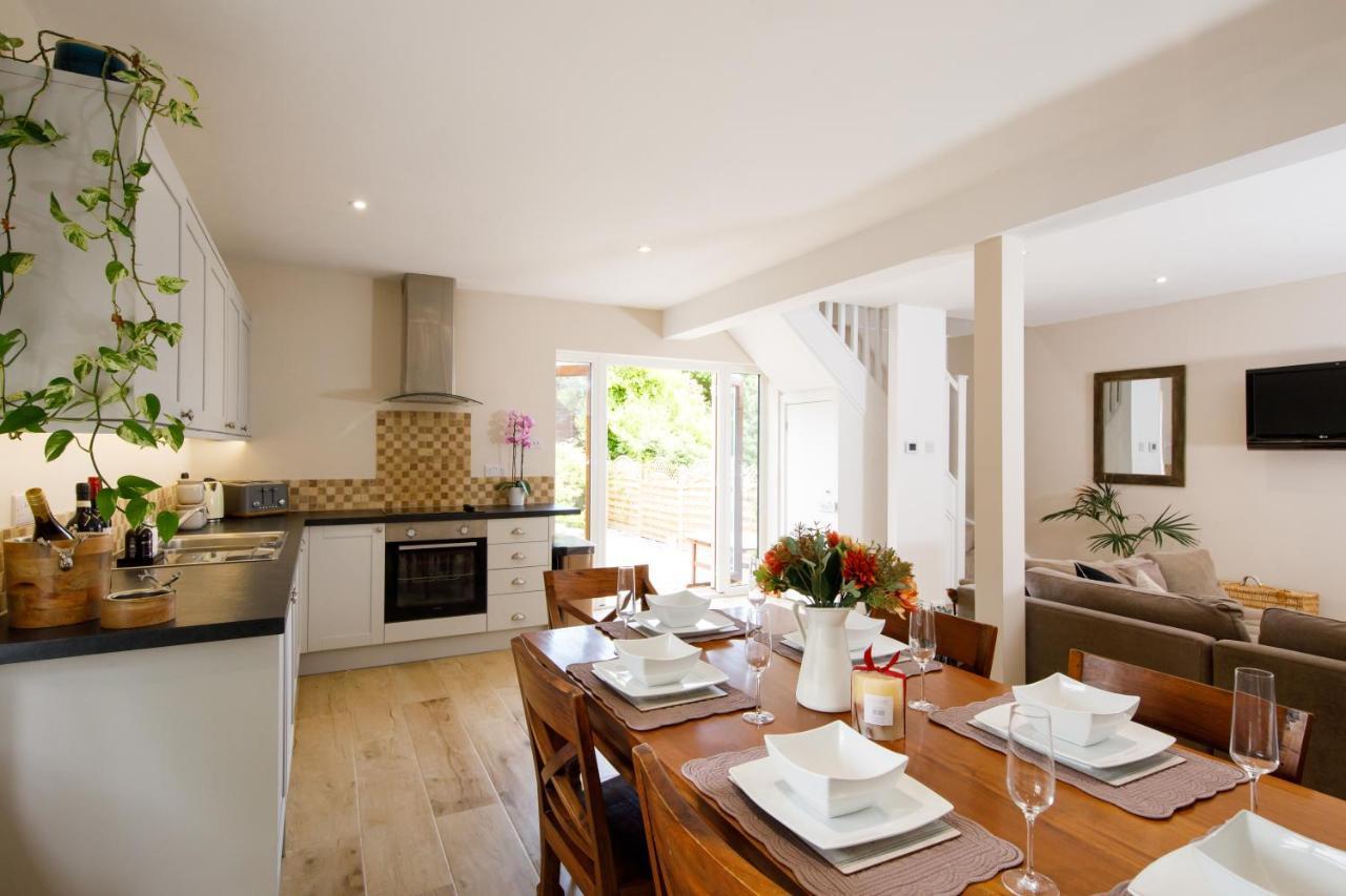 'Orchard Croft Lodge - Chichester', Book-Direct, New Home 1,367 Sq' Ft' , Can Sleep 8 On Request , Split & Link 'Super King' Size Beds, Free Wi-Fi, Sky Tv & Sky Sports, 9 - Minutes From West Wittering Beach, Very Quiet Location, Dog Friendly Exterior foto
