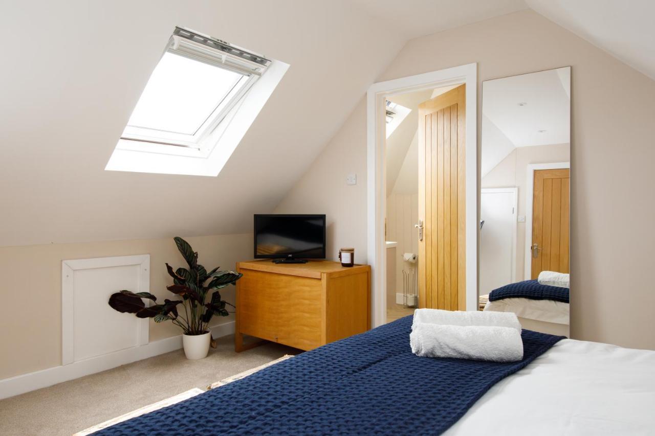 'Orchard Croft Lodge - Chichester', Book-Direct, New Home 1,367 Sq' Ft' , Can Sleep 8 On Request , Split & Link 'Super King' Size Beds, Free Wi-Fi, Sky Tv & Sky Sports, 9 - Minutes From West Wittering Beach, Very Quiet Location, Dog Friendly Exterior foto