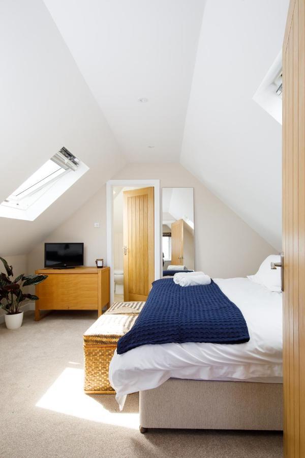 'Orchard Croft Lodge - Chichester', Book-Direct, New Home 1,367 Sq' Ft' , Can Sleep 8 On Request , Split & Link 'Super King' Size Beds, Free Wi-Fi, Sky Tv & Sky Sports, 9 - Minutes From West Wittering Beach, Very Quiet Location, Dog Friendly Exterior foto