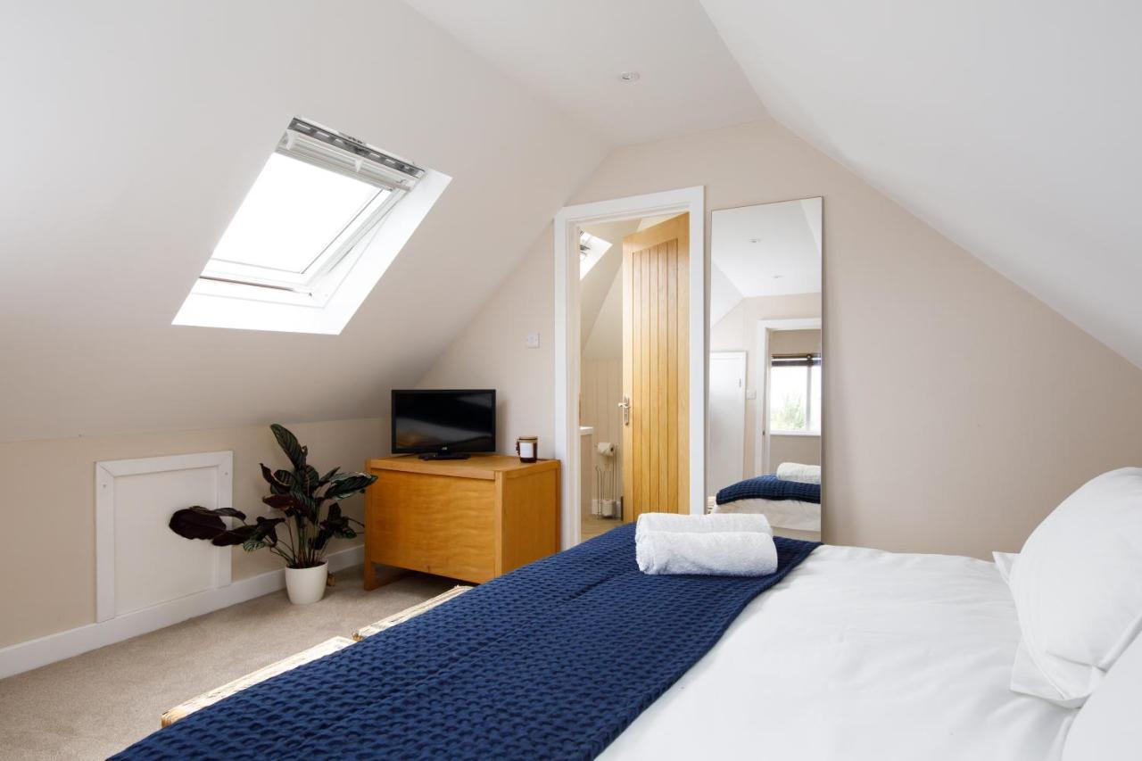 'Orchard Croft Lodge - Chichester', Book-Direct, New Home 1,367 Sq' Ft' , Can Sleep 8 On Request , Split & Link 'Super King' Size Beds, Free Wi-Fi, Sky Tv & Sky Sports, 9 - Minutes From West Wittering Beach, Very Quiet Location, Dog Friendly Exterior foto